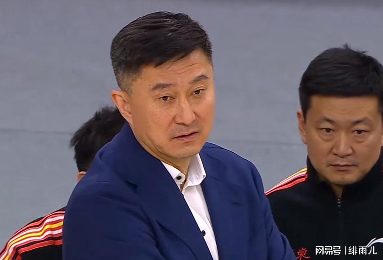 皇冠体育app下载-不再担任广东队主教练？杜锋最新职位曝光，朱芳雨送出祝福！